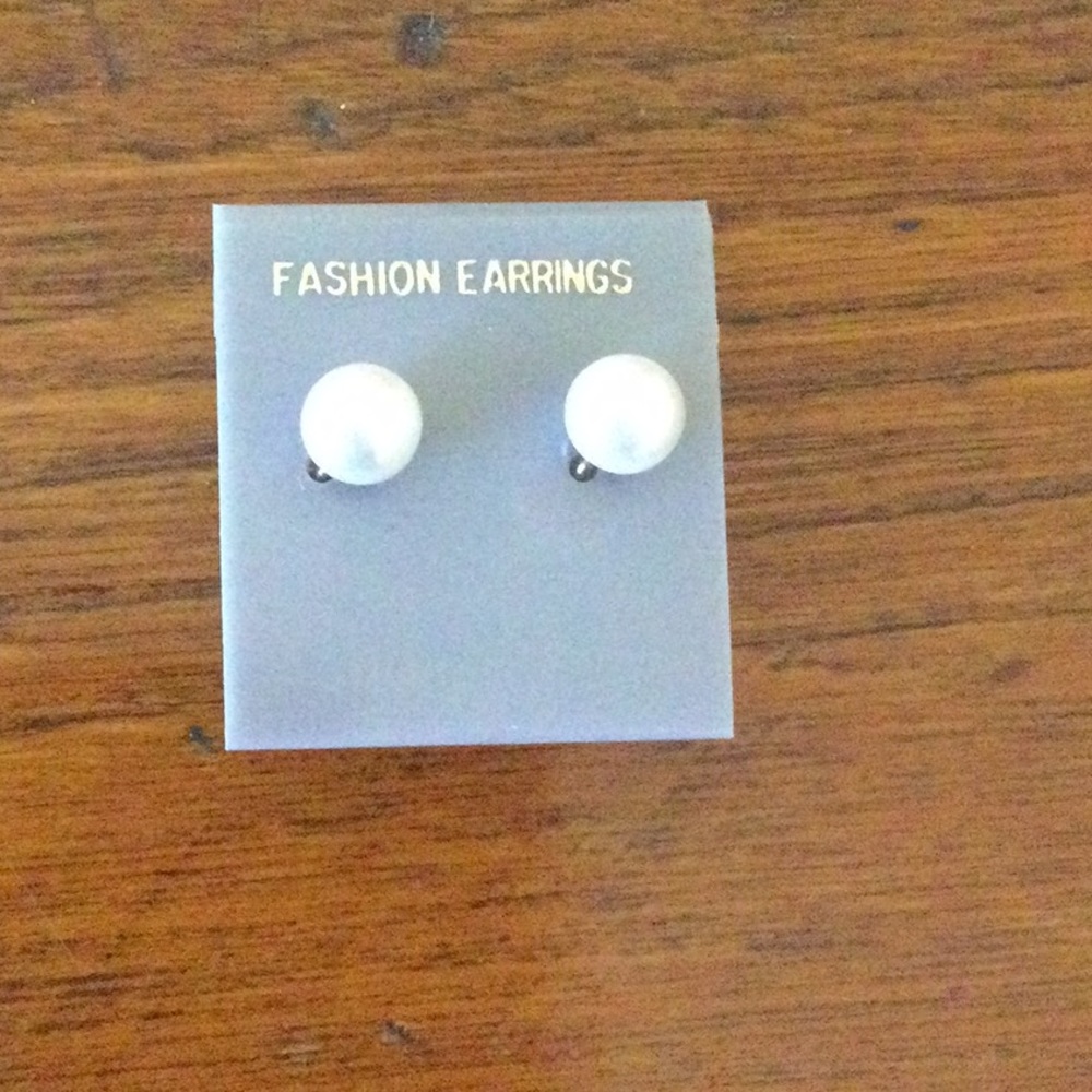 3 for $30 item - Faux Pearl Necklace & Earrings - Picture 3 of 6